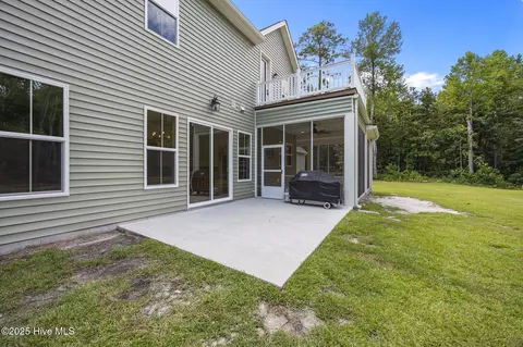 Exterior - 1009 Michael Dr, New Bern, NC 28560 photo 7 of 10