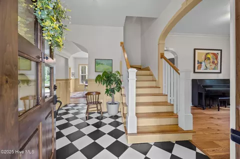 Entry Way - 1009 Michael Dr, New Bern, NC 28560 photo 1 of 3