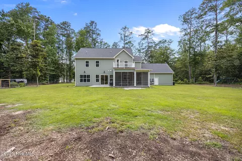 Exterior - 1009 Michael Dr, New Bern, NC 28560 photo 8 of 10