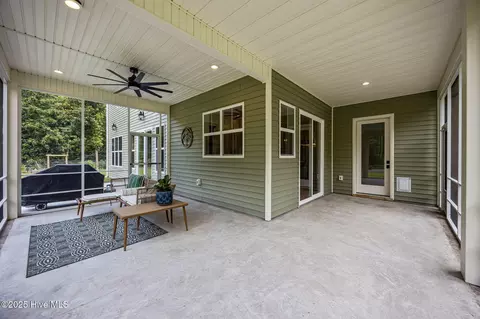 Exterior - 1009 Michael Dr, New Bern, NC 28560 photo 5 of 10