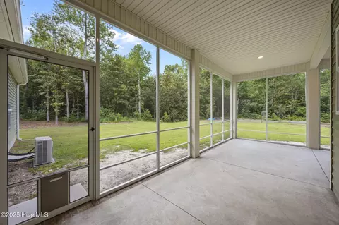 Exterior - 1009 Michael Dr, New Bern, NC 28560 photo 6 of 10