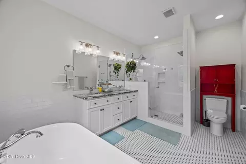 Bath - 1009 Michael Dr, New Bern, NC 28560 photo 2 of 4
