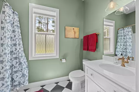 Bath - 1009 Michael Dr, New Bern, NC 28560 photo 1 of 4
