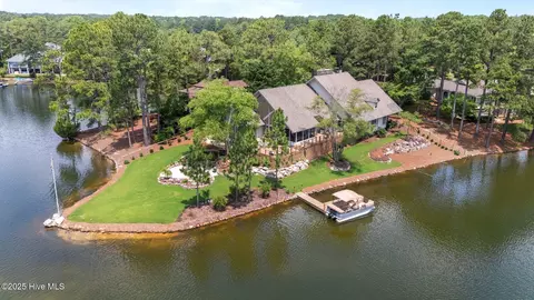 4 Lake Shore Ct, Pinehurst, NC 28374