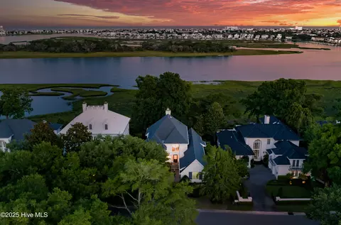 1527 Landfall Dr, Wilmington, NC 28405