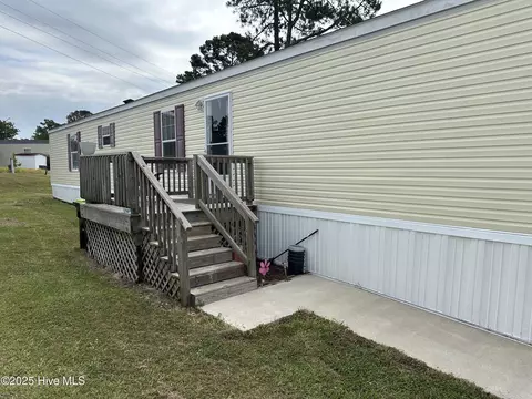 449 Francis St, Jacksonville, NC 28546