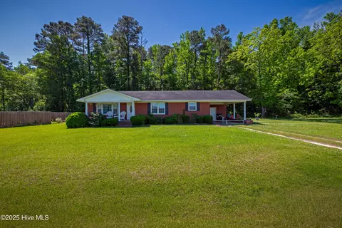4173 Middle Rd, Trenton, NC 28585