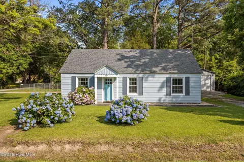 207 Battleground Ave, New Bern, NC 28560