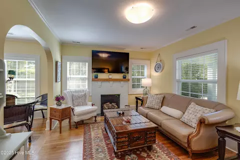Living - 528 E 6th St, Washington, NC 27889 photo 2 of 3