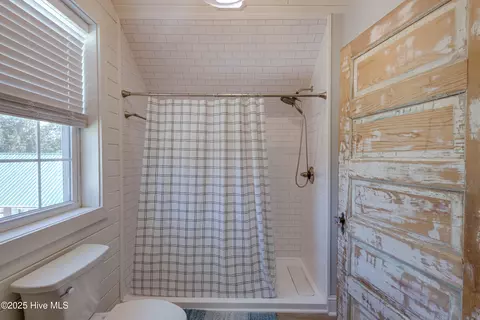Bath - 528 E 6th St, Washington, NC 27889 photo 2 of 4