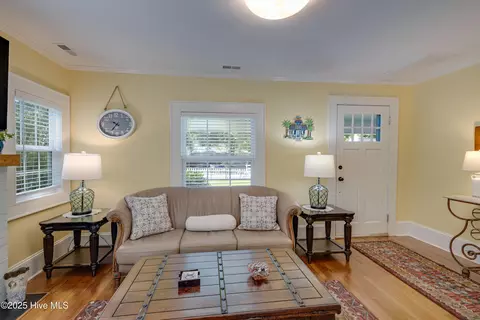 Living - 528 E 6th St, Washington, NC 27889 photo 3 of 3