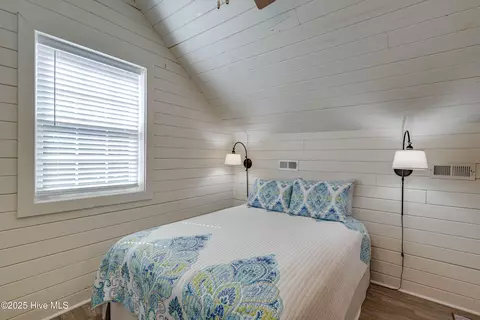 Bedroom - 528 E 6th St, Washington, NC 27889 photo 2 of 3