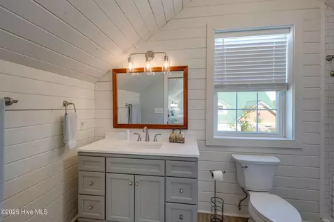 Bath - 528 E 6th St, Washington, NC 27889 photo 1 of 4