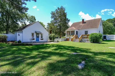 Exterior - 528 E 6th St, Washington, NC 27889 photo 4 of 12