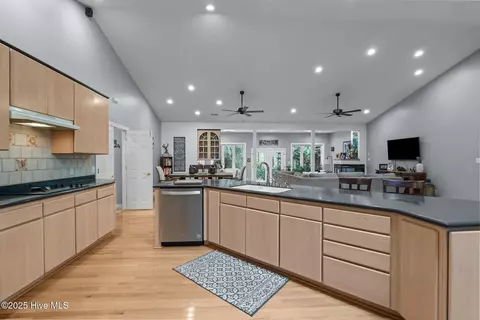 105 Salem Dr, Pinehurst, NC 28374 photo 4