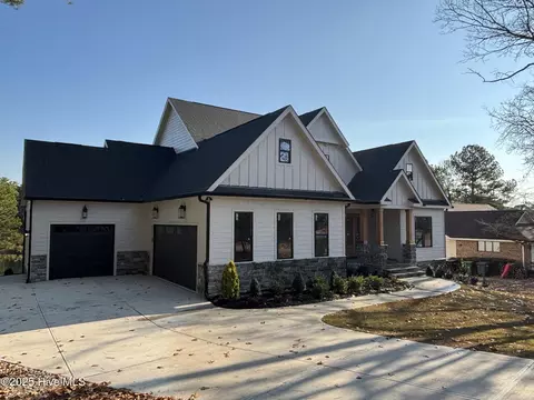 Exterior - 1040 Burning Tree Rd, Pinehurst, NC 28374 photo 2 of 12