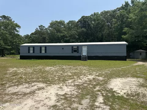 8820 Johns Mill Rd, Maxton, NC 28364