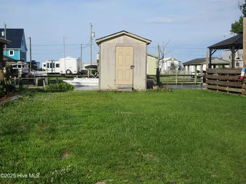 137 Inlet Ln, Grandy, NC 27939