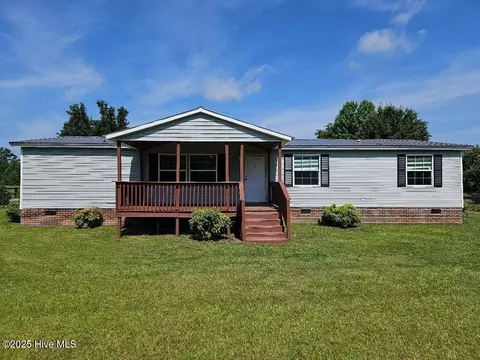 686 Casey Rd, Kinston, NC 28504
