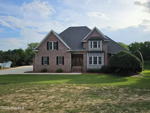 212 Deer Track Trl, Clinton, NC 28328