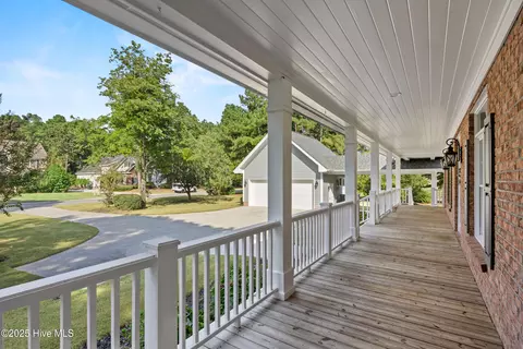 Exterior - 376 Red Fox Run Dr, Wallace, NC 28466 photo 3 of 5