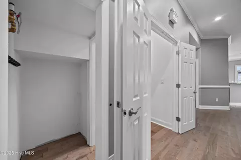 Entry Way - 376 Red Fox Run Dr, Wallace, NC 28466 photo 6 of 6
