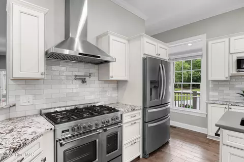 Kitchen - 376 Red Fox Run Dr, Wallace, NC 28466 photo 3 of 4