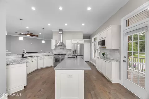 Kitchen - 376 Red Fox Run Dr, Wallace, NC 28466 photo 2 of 4
