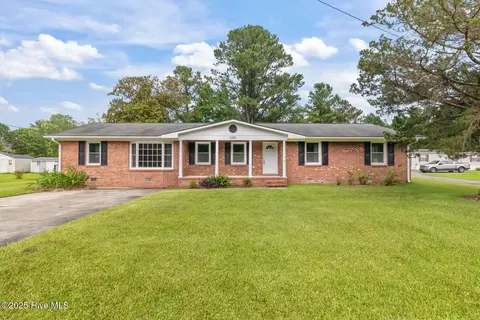 1292 Lake Cole Rd, Midway Park, NC 28544