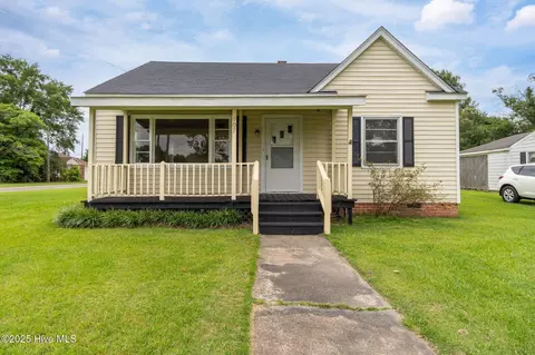 907 Sycamore Ave, Kinston, NC 28504