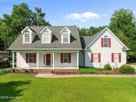 2639 Plumosa Dr, Grimesland, NC 27837