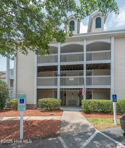 3350 Club Villas Dr #104, Southport, NC 28461