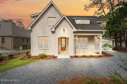 580 E Indiana Ave, Southern Pines, NC 28387