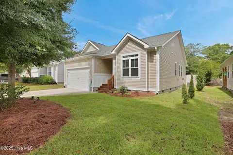 215 NE 54th St, Oak Island, NC 28465