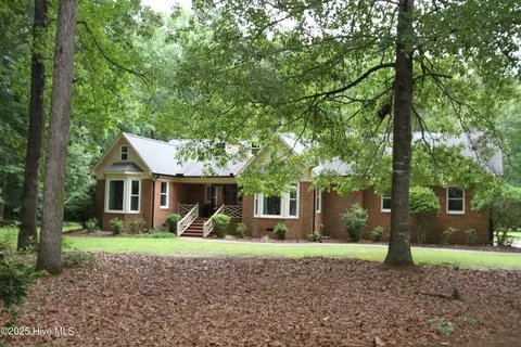 1317 Worthington Ln, Greenville, NC 27858