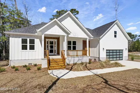 121 S Branch Rd, Wilmington, NC 28411