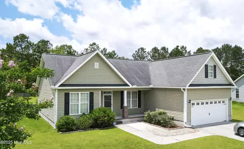 107 Neptune Ct, Havelock, NC 28532