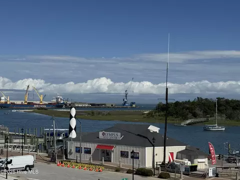 812 Shepard St #424, Morehead City, NC 28557