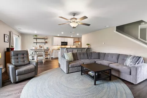 Living - 634 Aurora Pl, Hampstead, NC 28443 photo 2 of 2
