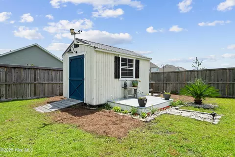 Exterior - 634 Aurora Pl, Hampstead, NC 28443 photo 6 of 10
