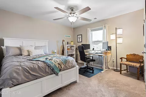 Bedroom - 634 Aurora Pl, Hampstead, NC 28443 photo 4 of 6