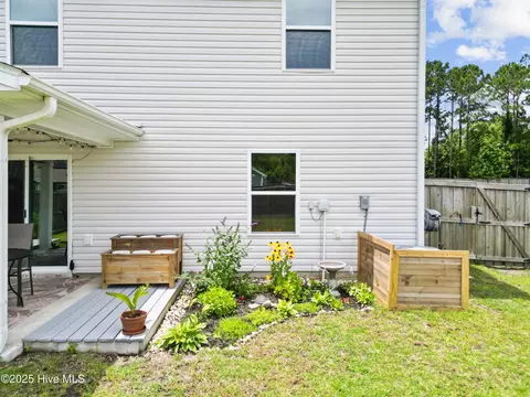 Exterior - 634 Aurora Pl, Hampstead, NC 28443 photo 8 of 10