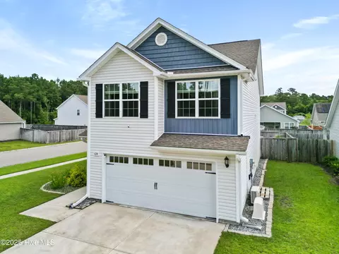 Exterior - 634 Aurora Pl, Hampstead, NC 28443 photo 2 of 10
