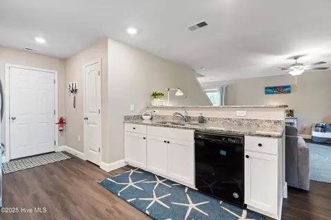Entry Way - 634 Aurora Pl, Hampstead, NC 28443 photo 3 of 3