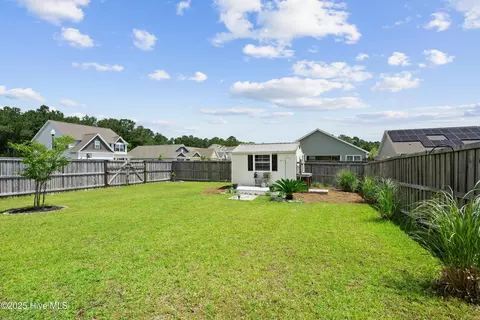 Exterior - 634 Aurora Pl, Hampstead, NC 28443 photo 5 of 10