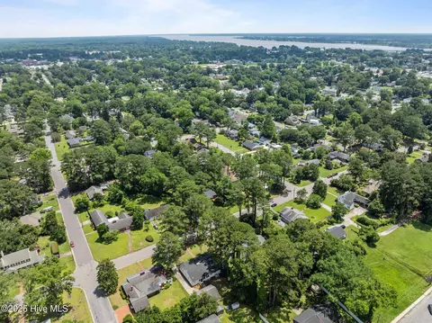 1206 Summit Ave, Washington, NC 27889 photo 3