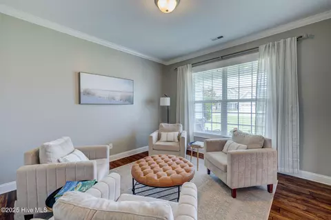 Living - 110 E Conolly Ct, Hampstead, NC 28443 photo 2 of 4