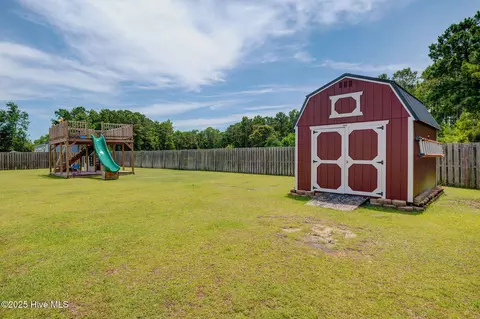 Exterior - 110 E Conolly Ct, Hampstead, NC 28443 photo 7 of 13
