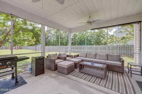 Exterior - 110 E Conolly Ct, Hampstead, NC 28443 photo 2 of 13