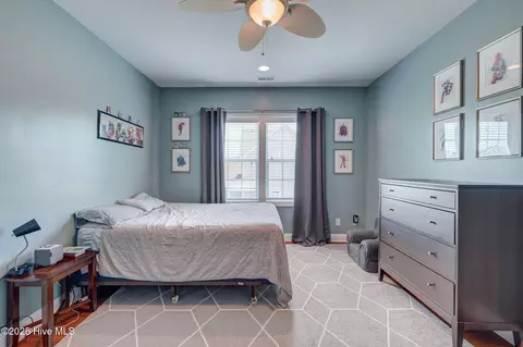 Bedroom - 110 E Conolly Ct, Hampstead, NC 28443 photo 11 of 15
